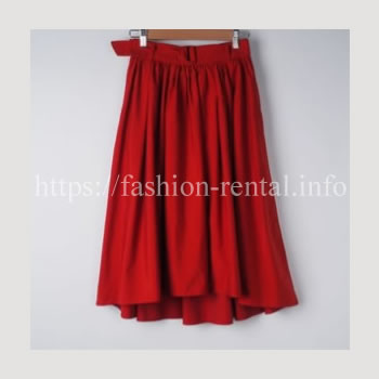赤いフィッシュテールスカート