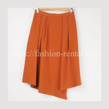 オレンジ色のアシンメトリースカート